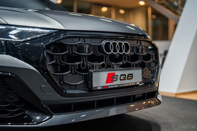 Audi SQ8-3