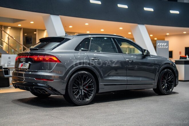 Audi SQ8-6