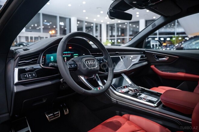 Audi SQ8-10