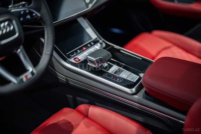 Audi SQ8-11