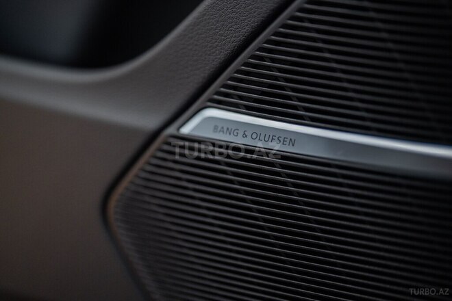 Audi SQ8-13
