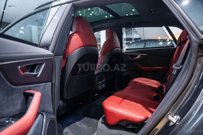 Audi SQ8-15
