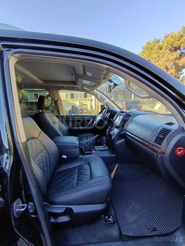 Toyota Land Cruiser-12