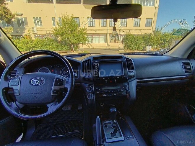 Toyota Land Cruiser-11