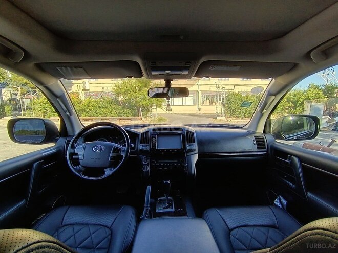 Toyota Land Cruiser-7