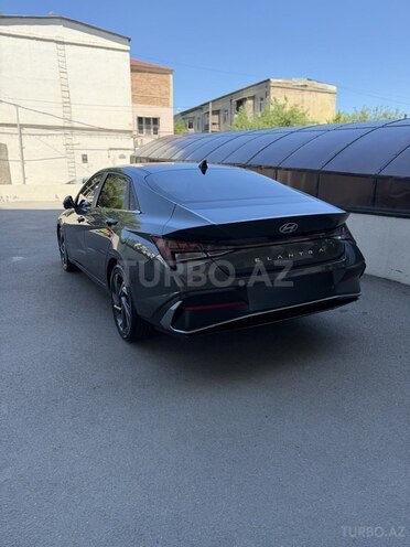 Hyundai Elantra-4