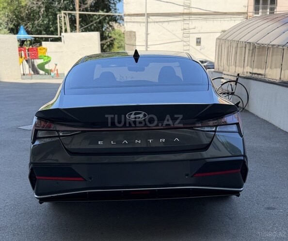 Hyundai Elantra-3