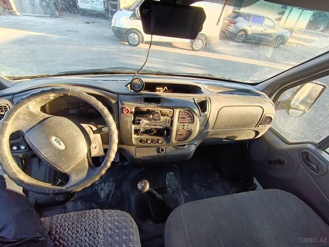 Ford Transit-11