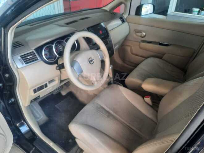 Nissan Tiida-11