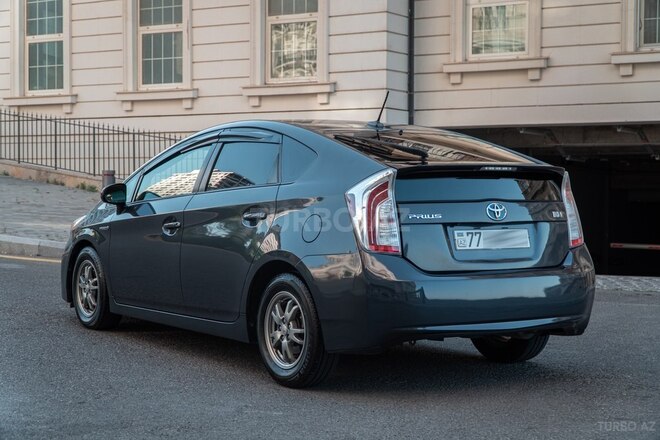 Toyota Prius-6