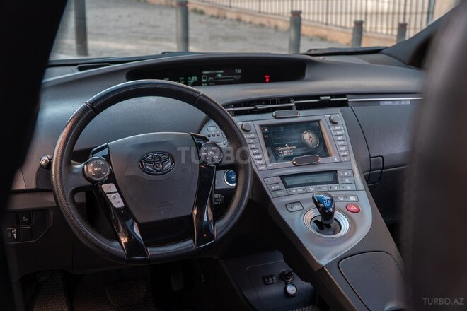 Toyota Prius-13