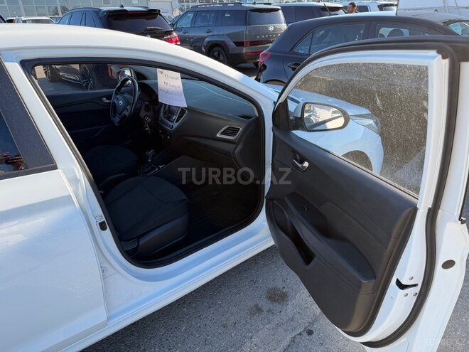 Hyundai Accent-9