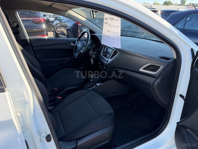 Hyundai Accent-8