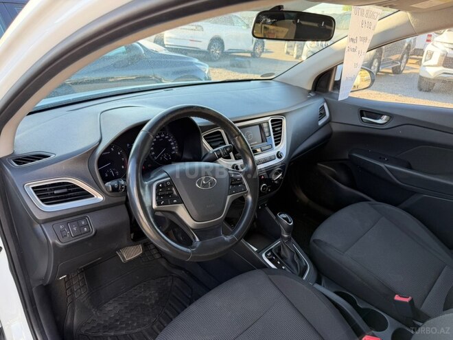 Hyundai Accent-6