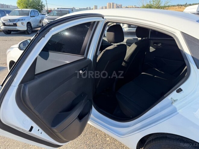 Hyundai Accent-10