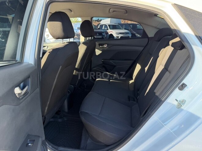 Hyundai Accent-11