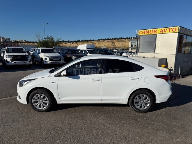 Hyundai Accent-2