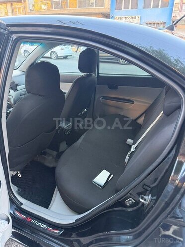 Hyundai Accent-2