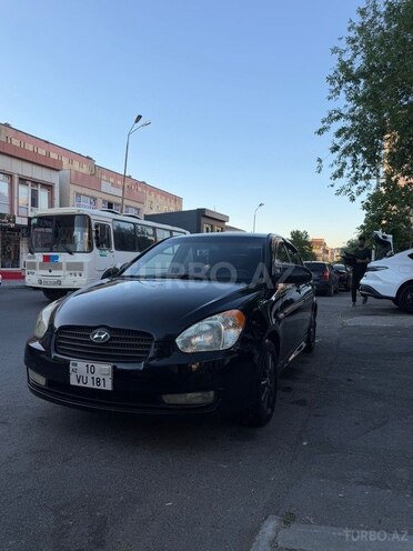Hyundai Accent-4