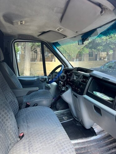 Ford Transit-12