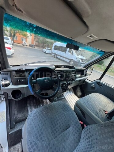 Ford Transit-11