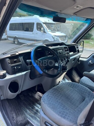 Ford Transit-10