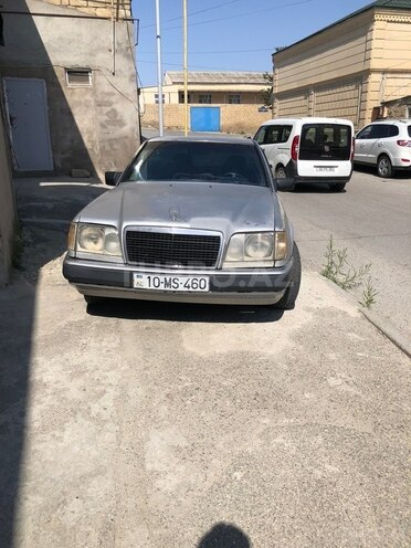 Mercedes E 250-1