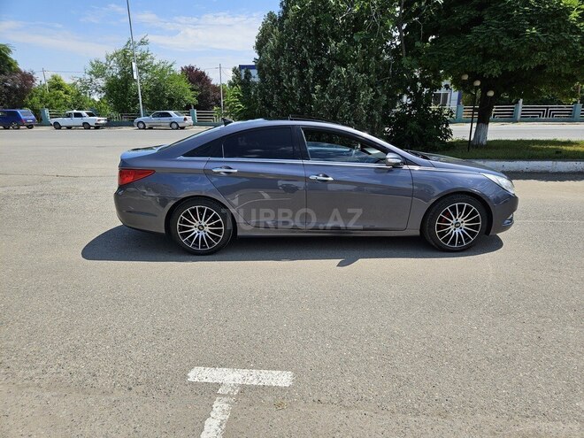 Hyundai Sonata-15