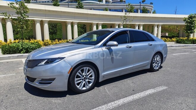Lincoln MKZ-10