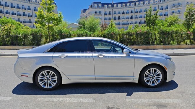 Lincoln MKZ-5