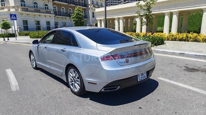 Lincoln MKZ-3