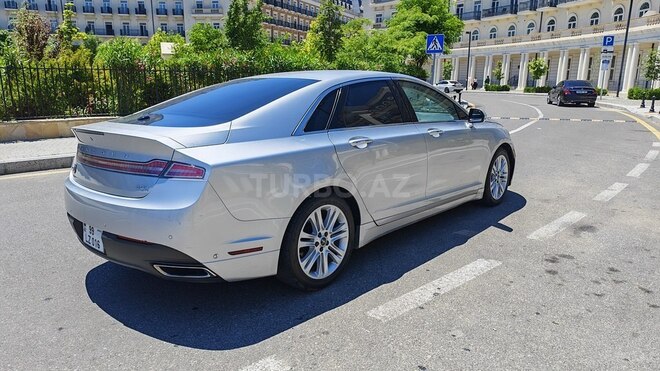 Lincoln MKZ-4