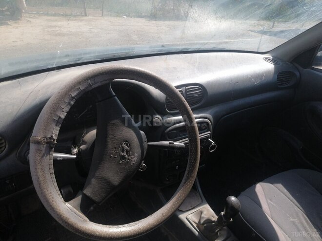 Hyundai Accent-4