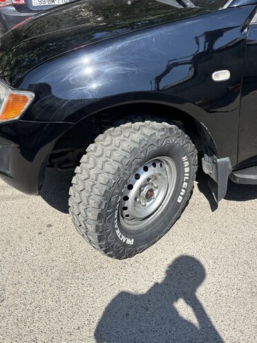 Mitsubishi L200-12