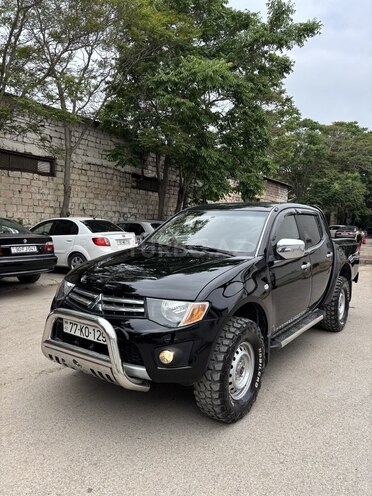 Mitsubishi L200-1