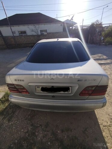 Mercedes E 220-2