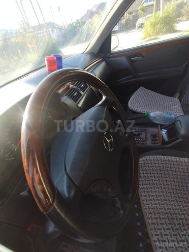 Mercedes E 220-6
