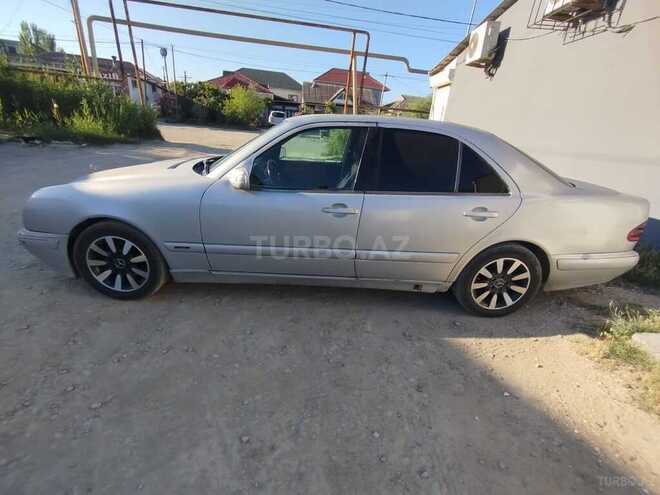 Mercedes E 220-4
