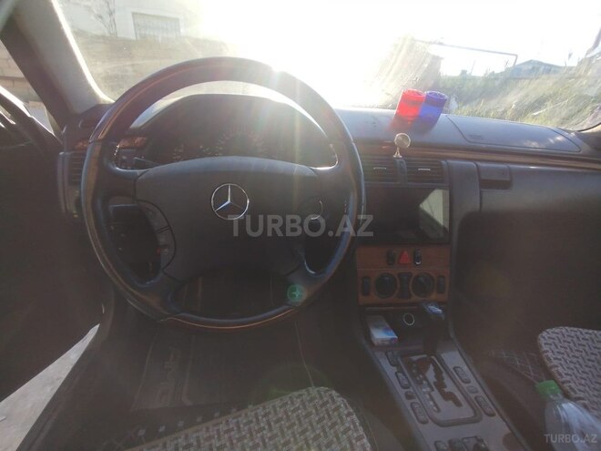Mercedes E 220-5