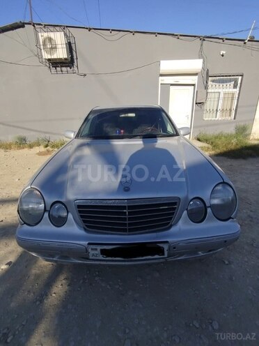Mercedes E 220-1