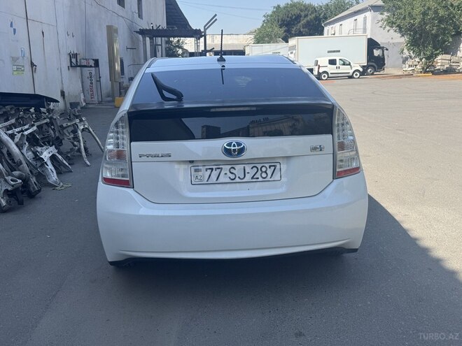 Toyota Prius-4