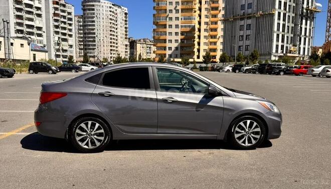 Hyundai Accent-14