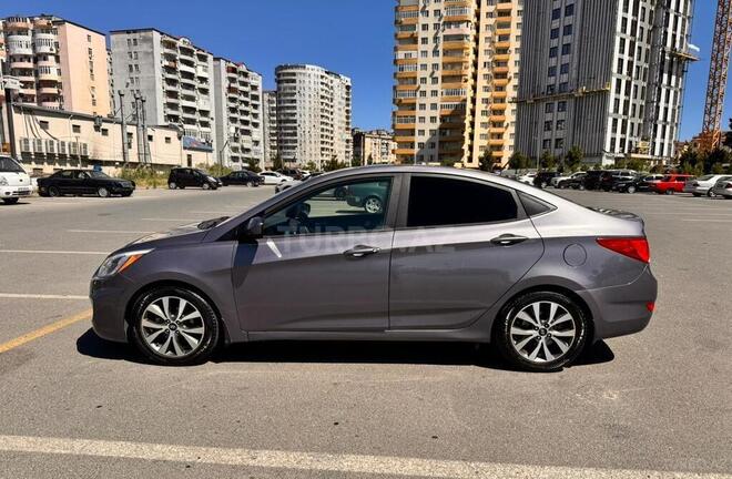 Hyundai Accent-13