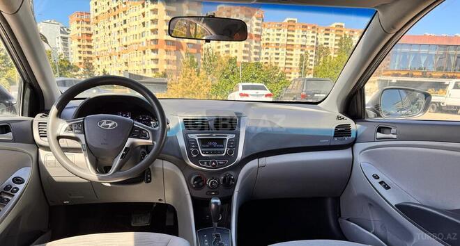 Hyundai Accent-3