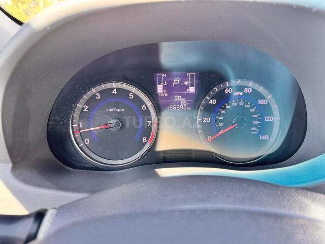 Hyundai Accent-10