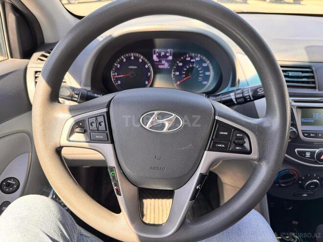 Hyundai Accent-11