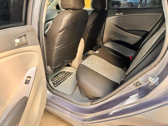 Hyundai Accent-9