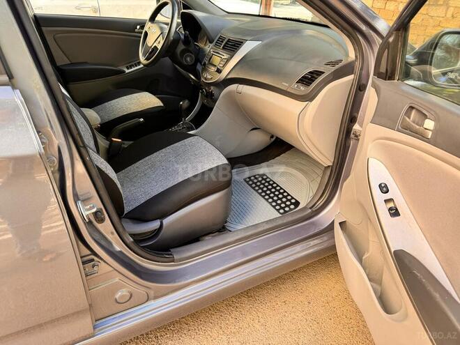 Hyundai Accent-7
