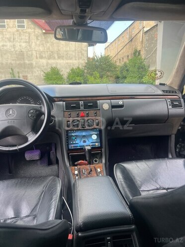 Mercedes E 240-4