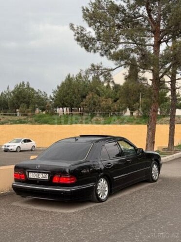 Mercedes E 240-5